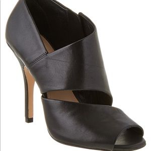 Pour La Victoire Yale Cut out Leather Pumps